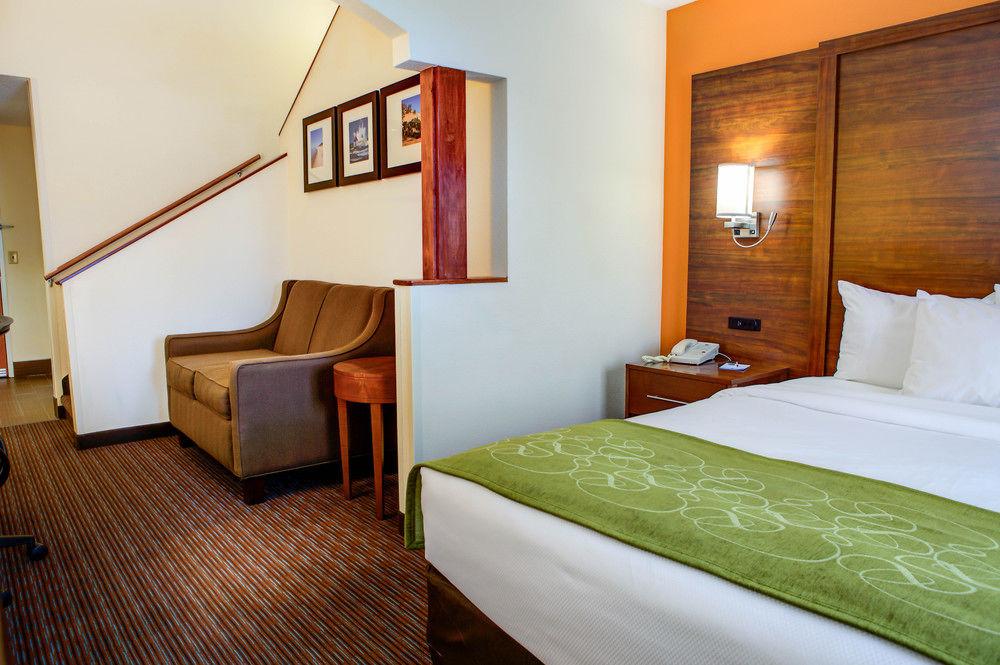 Comfort Suites Stevensville - St Joseph Экстерьер фото