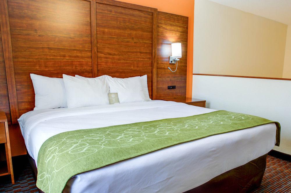 Comfort Suites Stevensville - St Joseph Экстерьер фото