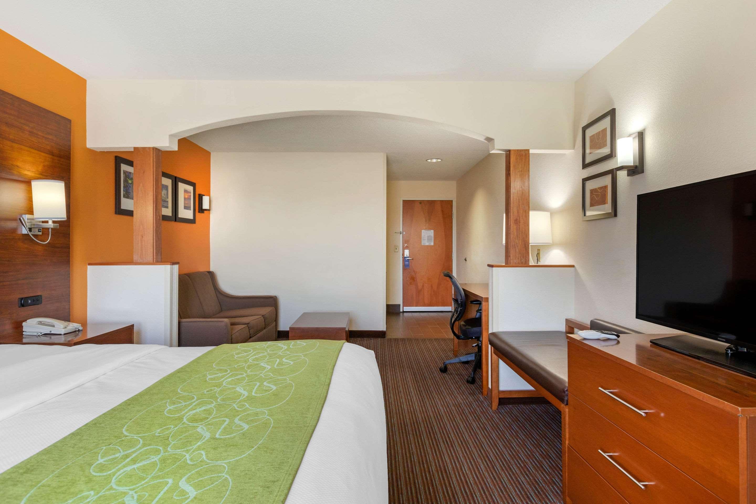 Comfort Suites Stevensville - St Joseph Экстерьер фото