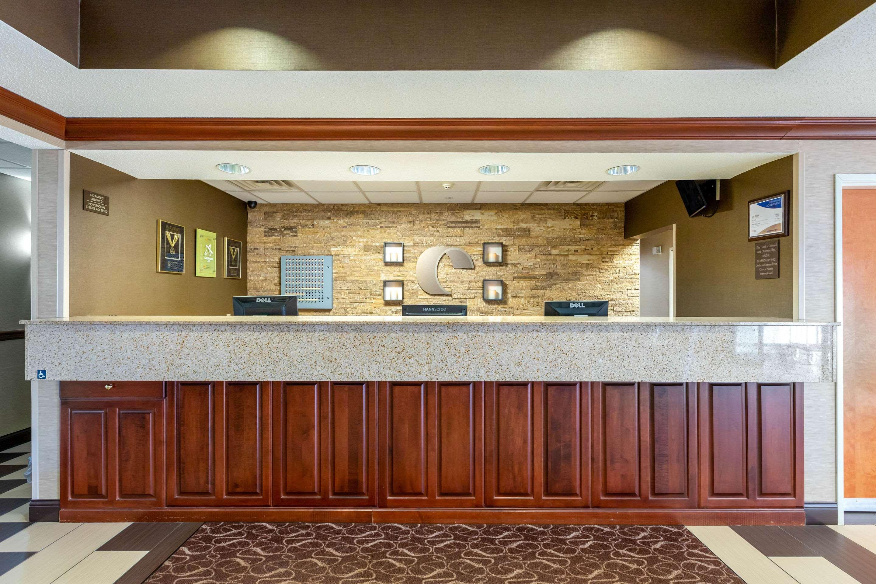 Comfort Suites Stevensville - St Joseph Экстерьер фото