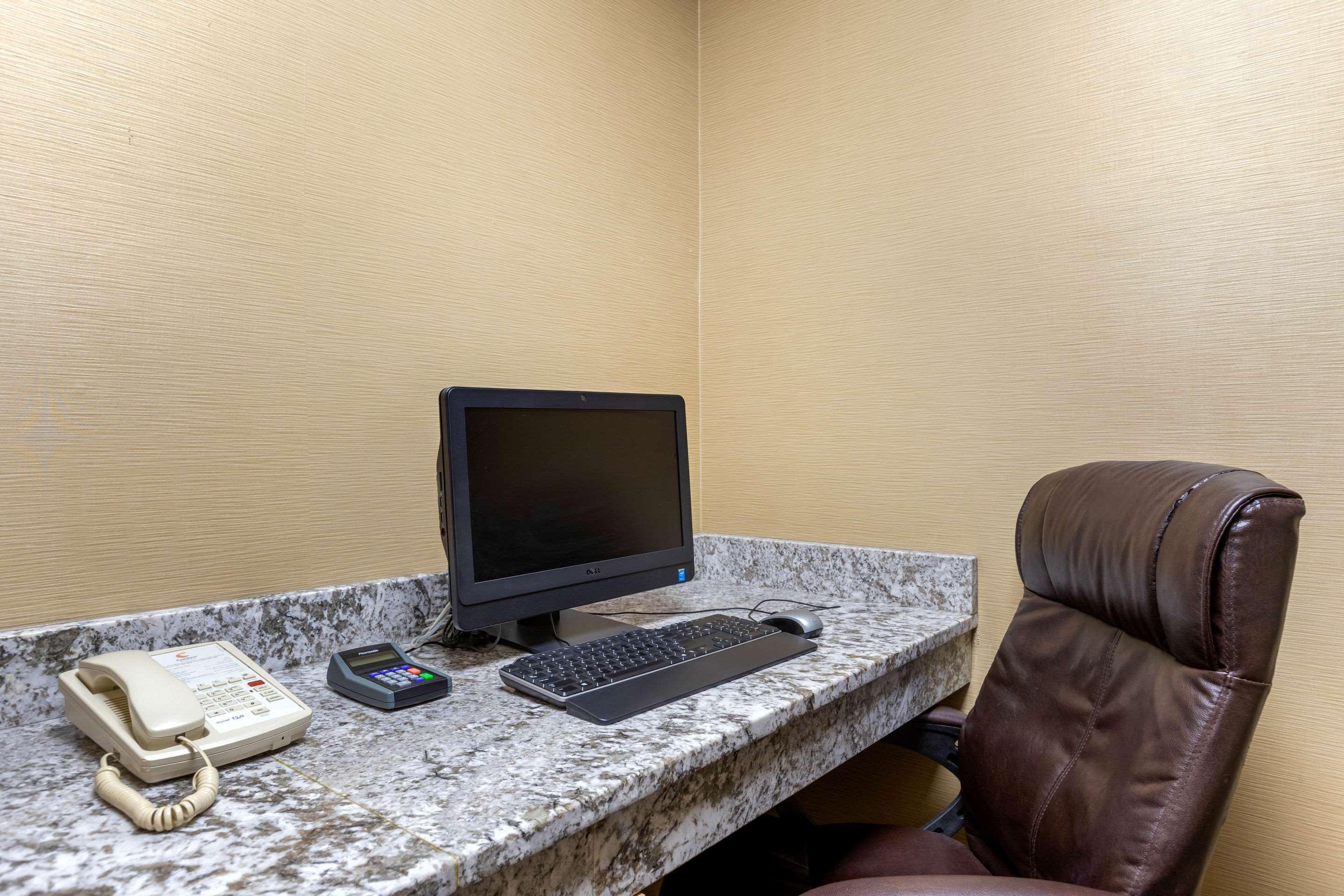 Comfort Suites Stevensville - St Joseph Экстерьер фото