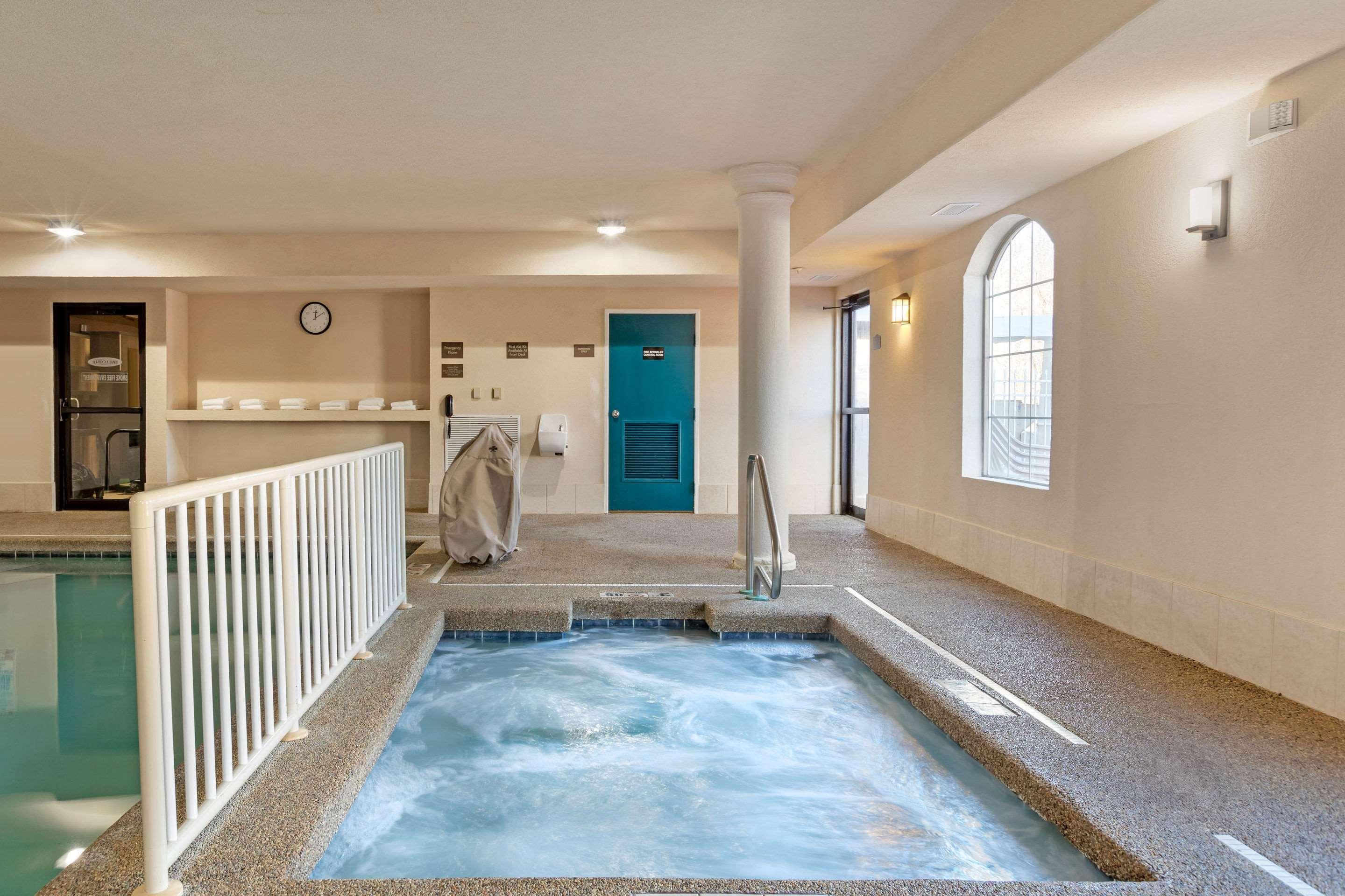 Comfort Suites Stevensville - St Joseph Экстерьер фото
