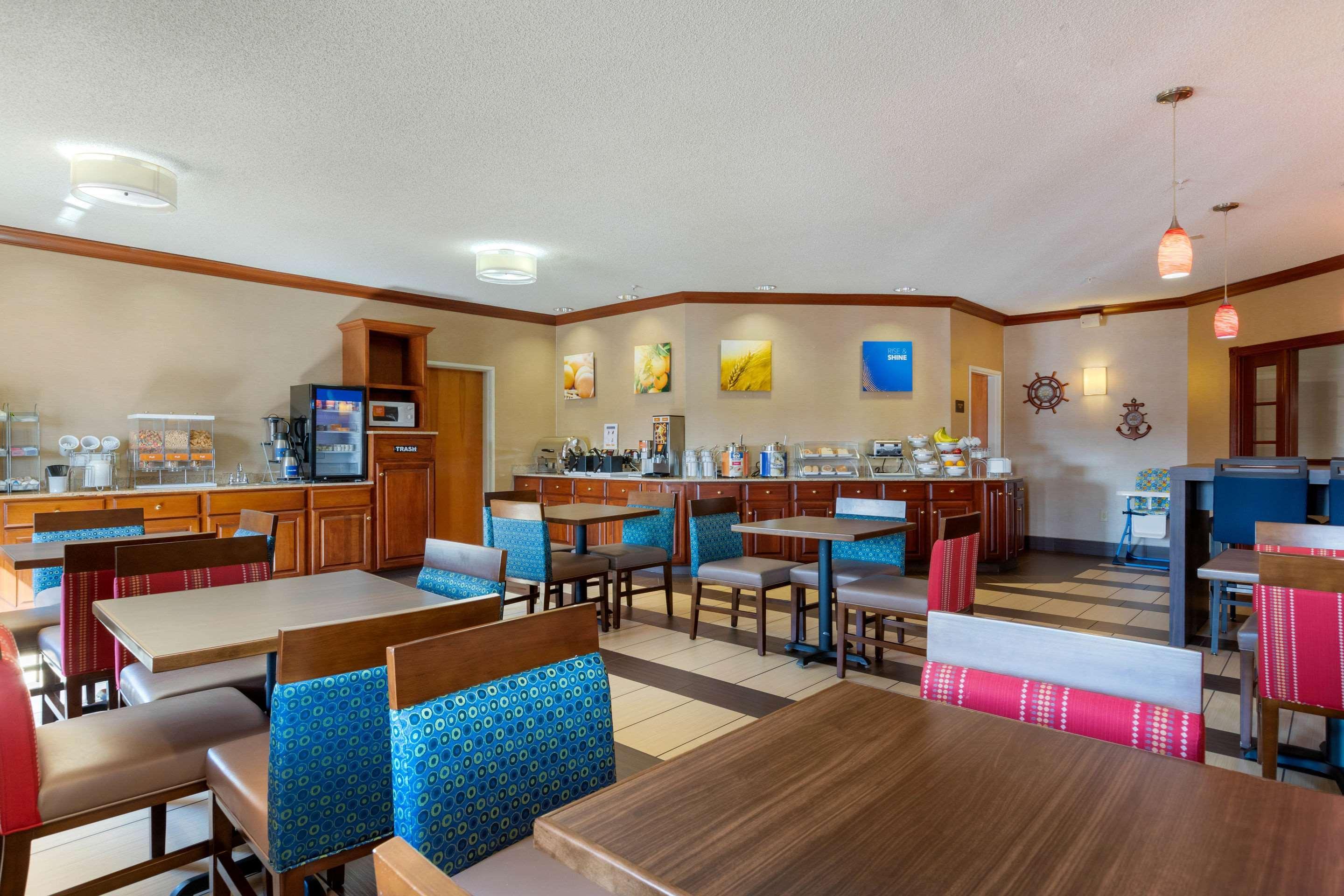 Comfort Suites Stevensville - St Joseph Экстерьер фото