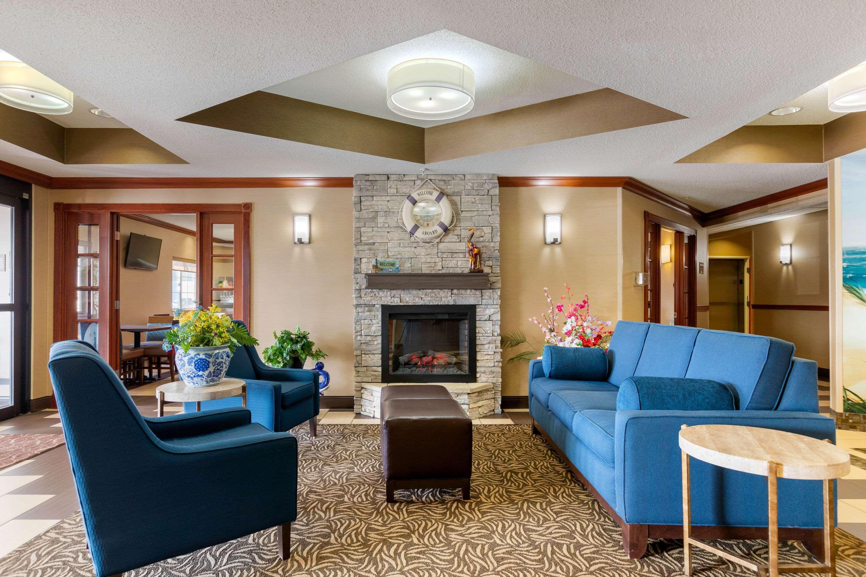 Comfort Suites Stevensville - St Joseph Экстерьер фото