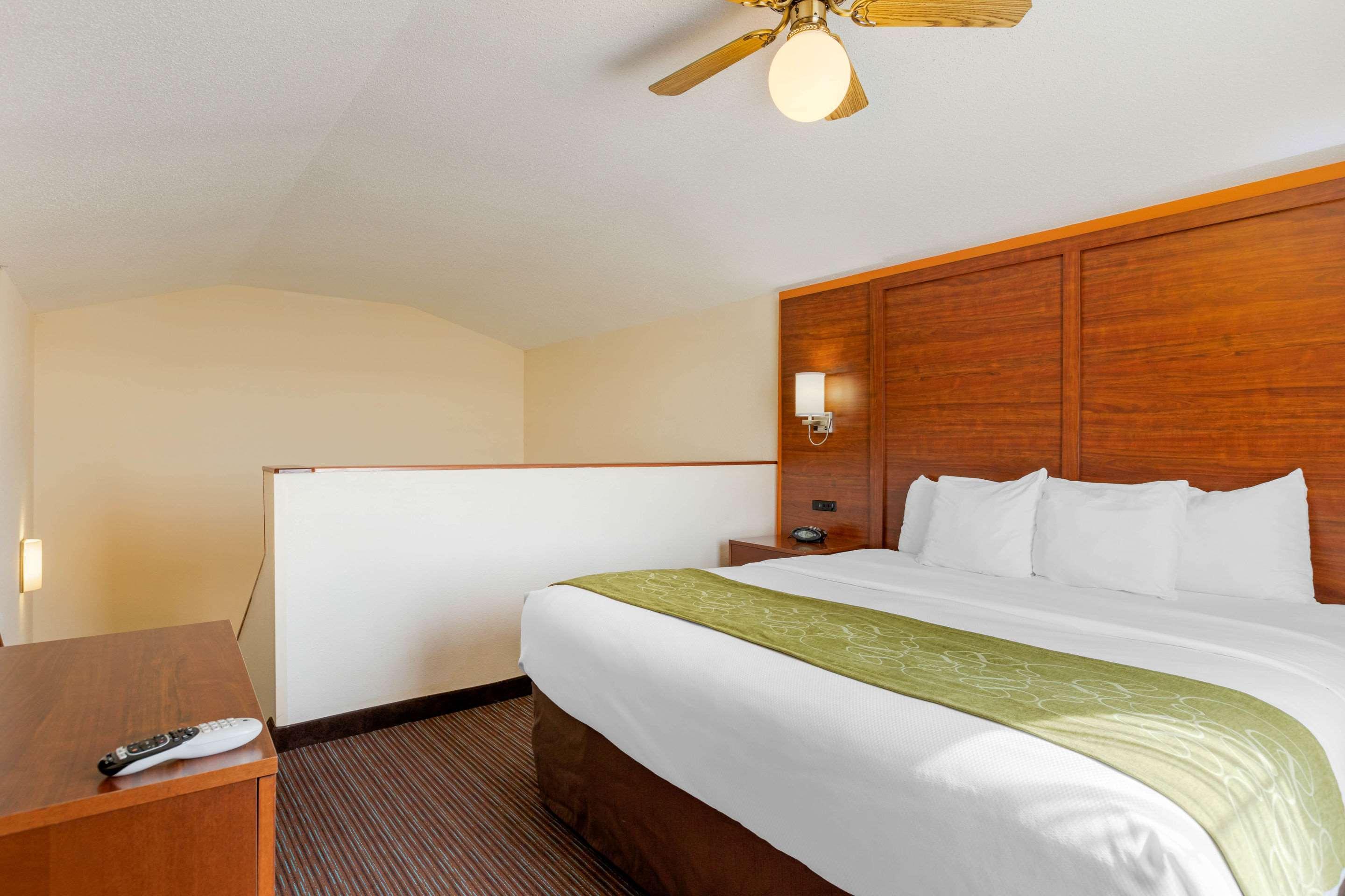 Comfort Suites Stevensville - St Joseph Экстерьер фото