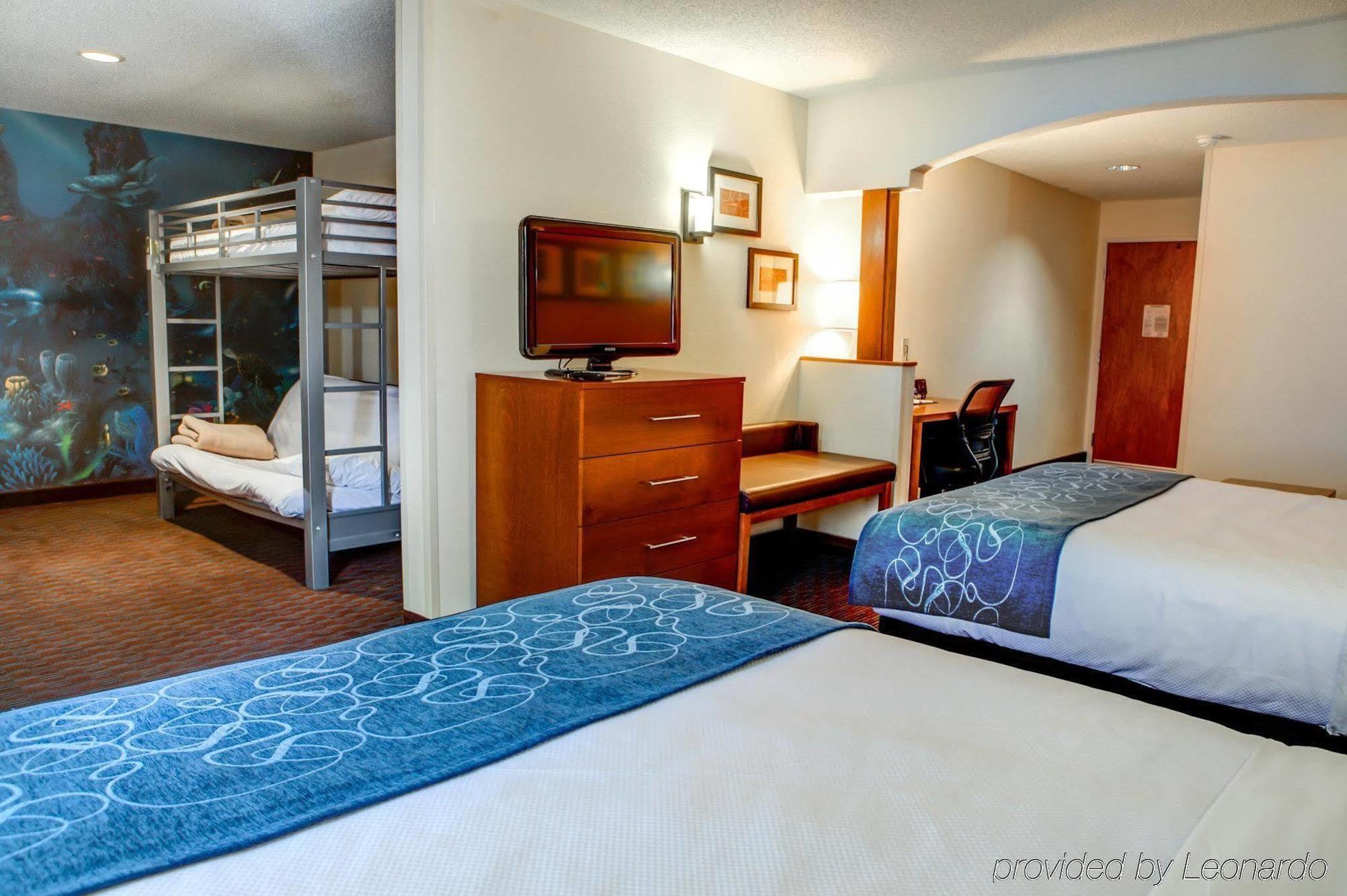 Comfort Suites Stevensville - St Joseph Экстерьер фото